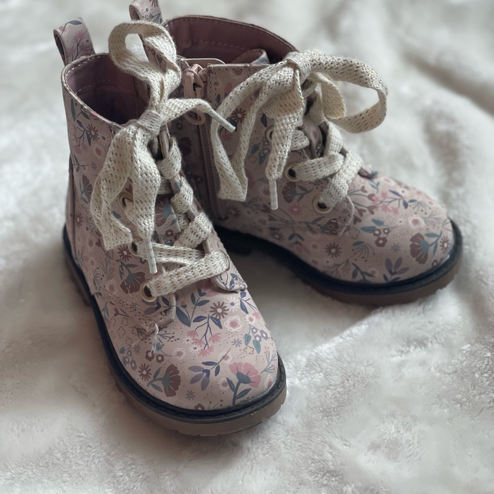 Toddler Floral Print Lace-Up Zipper Combat Boots - Cat & Jack Beige. Size 6